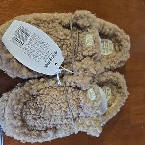 Hey Dude Tan Fuzzy Slippers